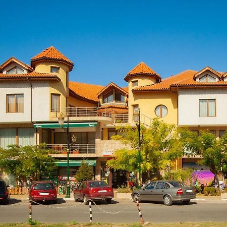 Hotel Queen Ajdemir Kültér fotó