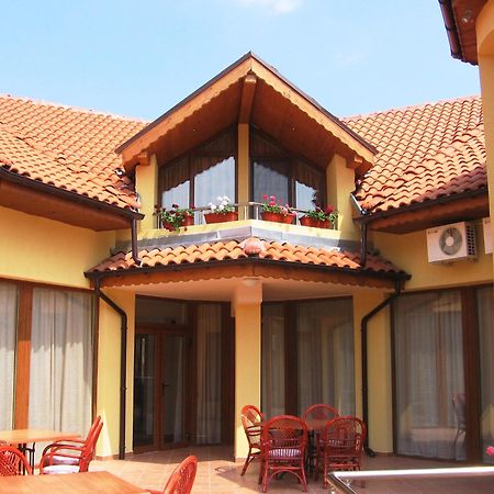 Hotel Queen Ajdemir Kültér fotó