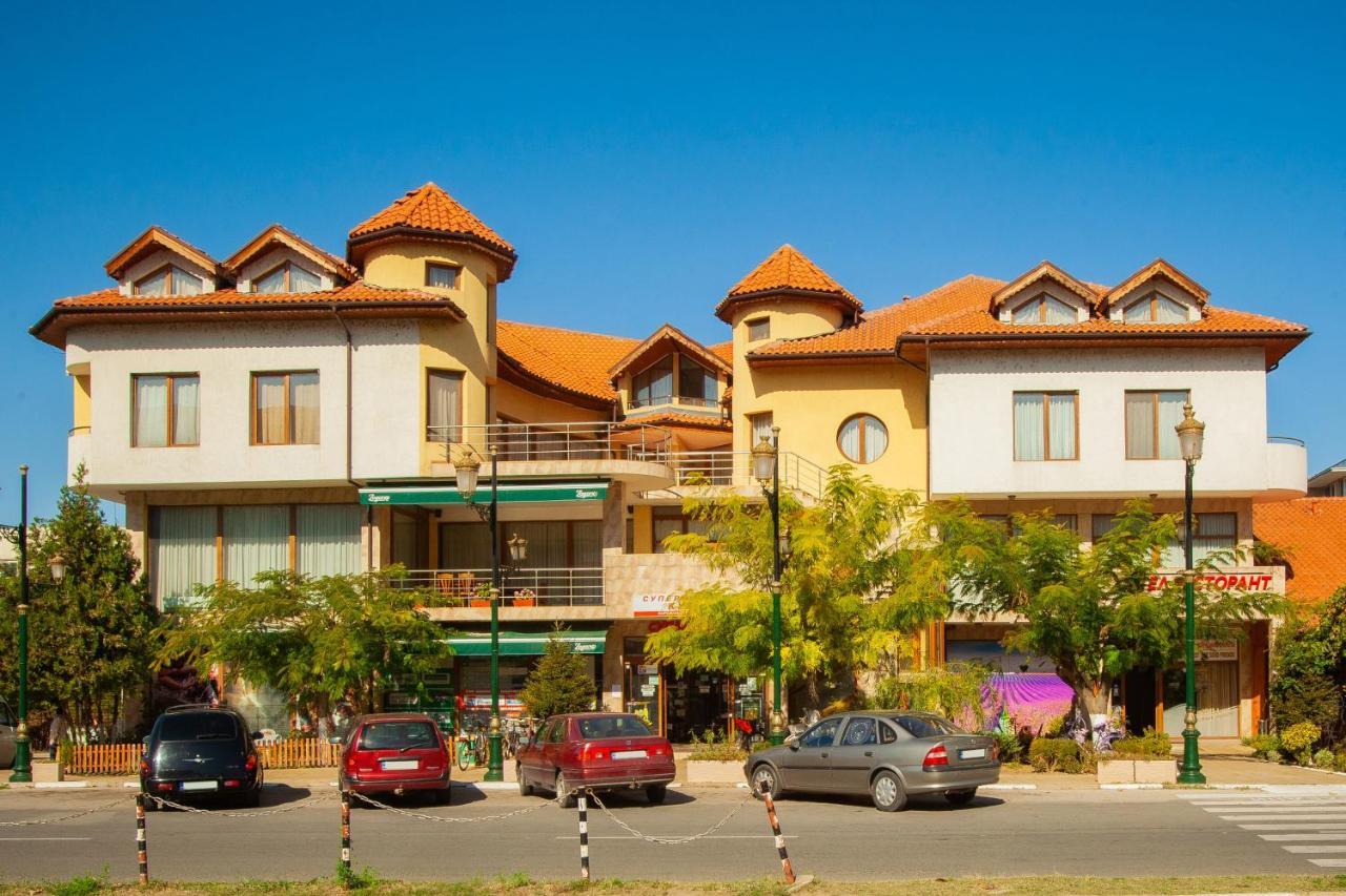 Hotel Queen Ajdemir Kültér fotó