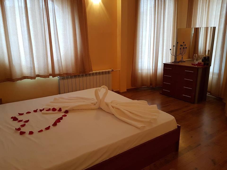 Hotel Queen Ajdemir Kültér fotó
