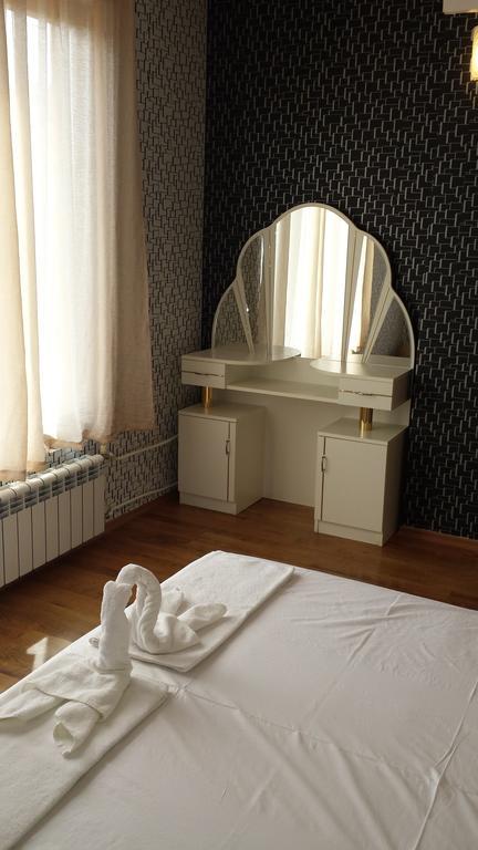 Hotel Queen Ajdemir Kültér fotó