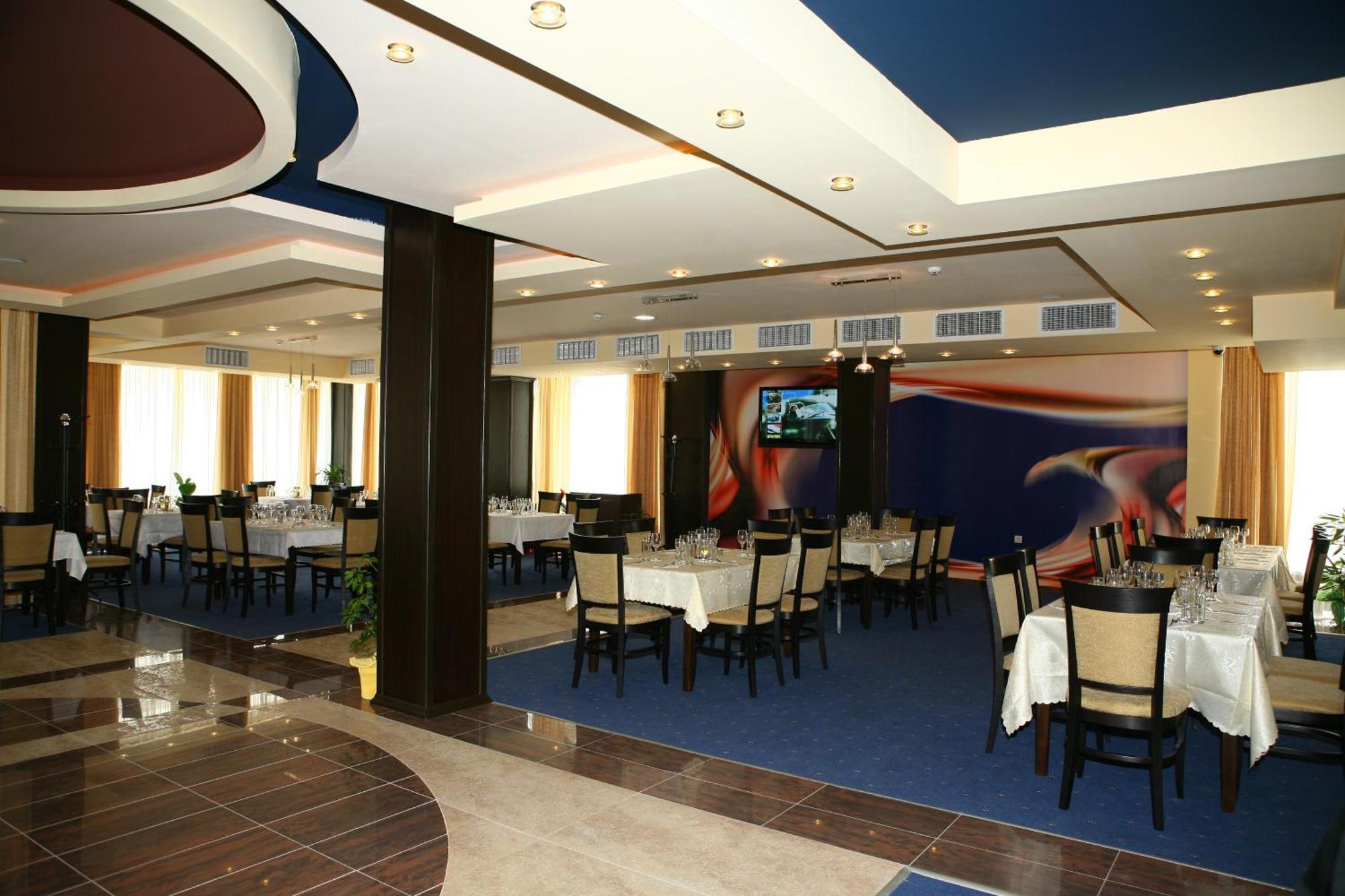 Hotel Queen Ajdemir Kültér fotó