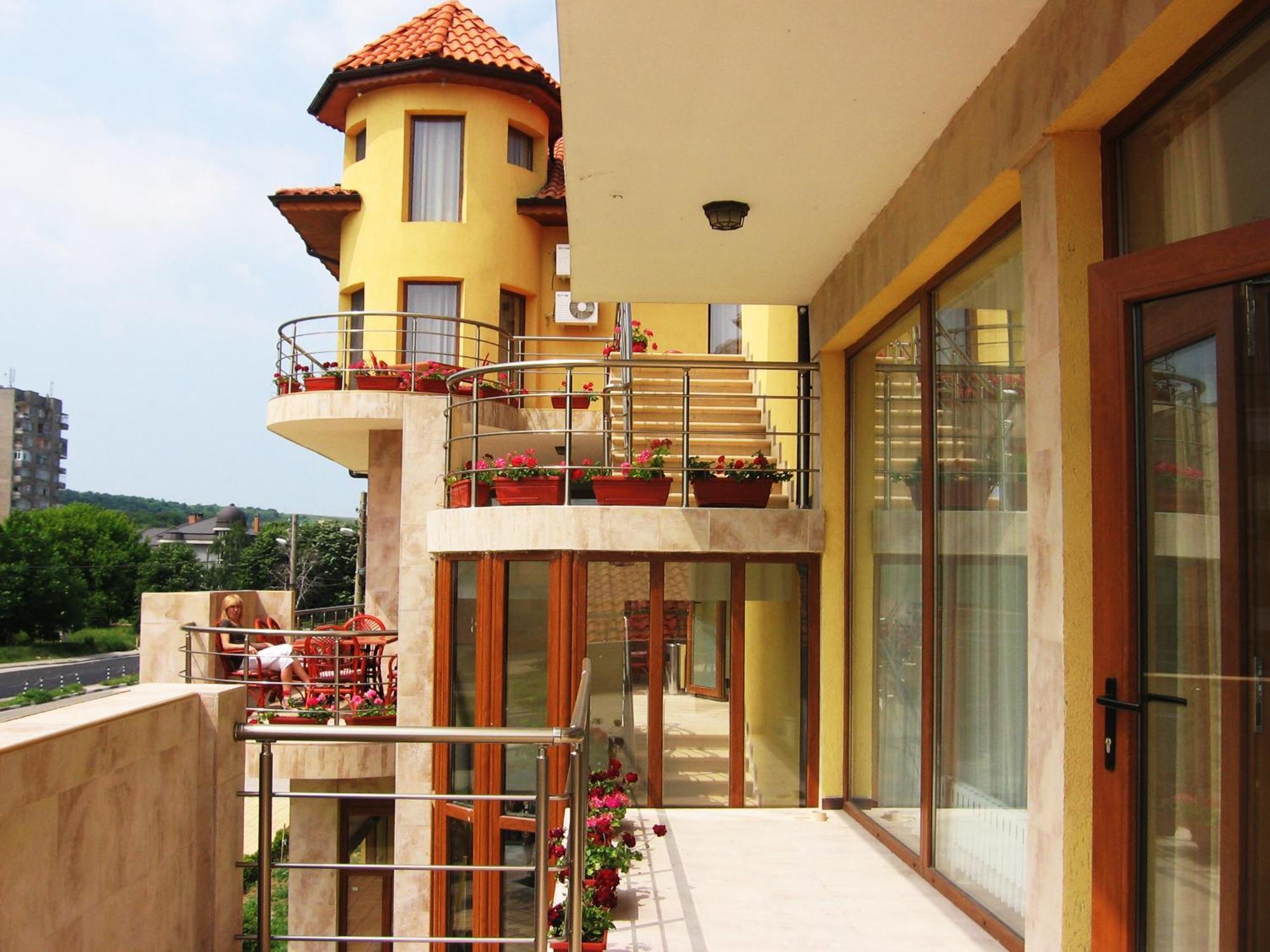 Hotel Queen Ajdemir Kültér fotó