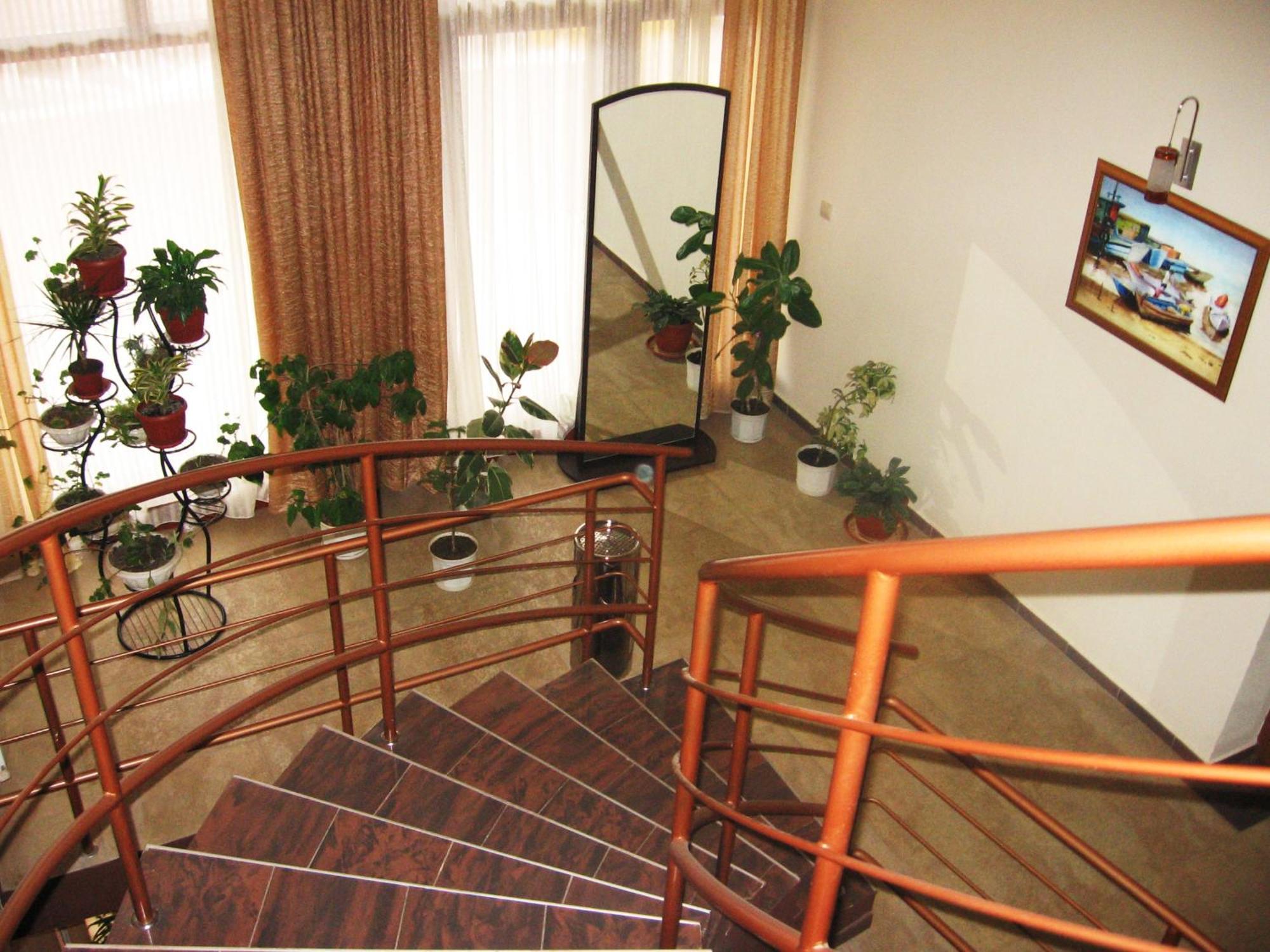 Hotel Queen Ajdemir Kültér fotó